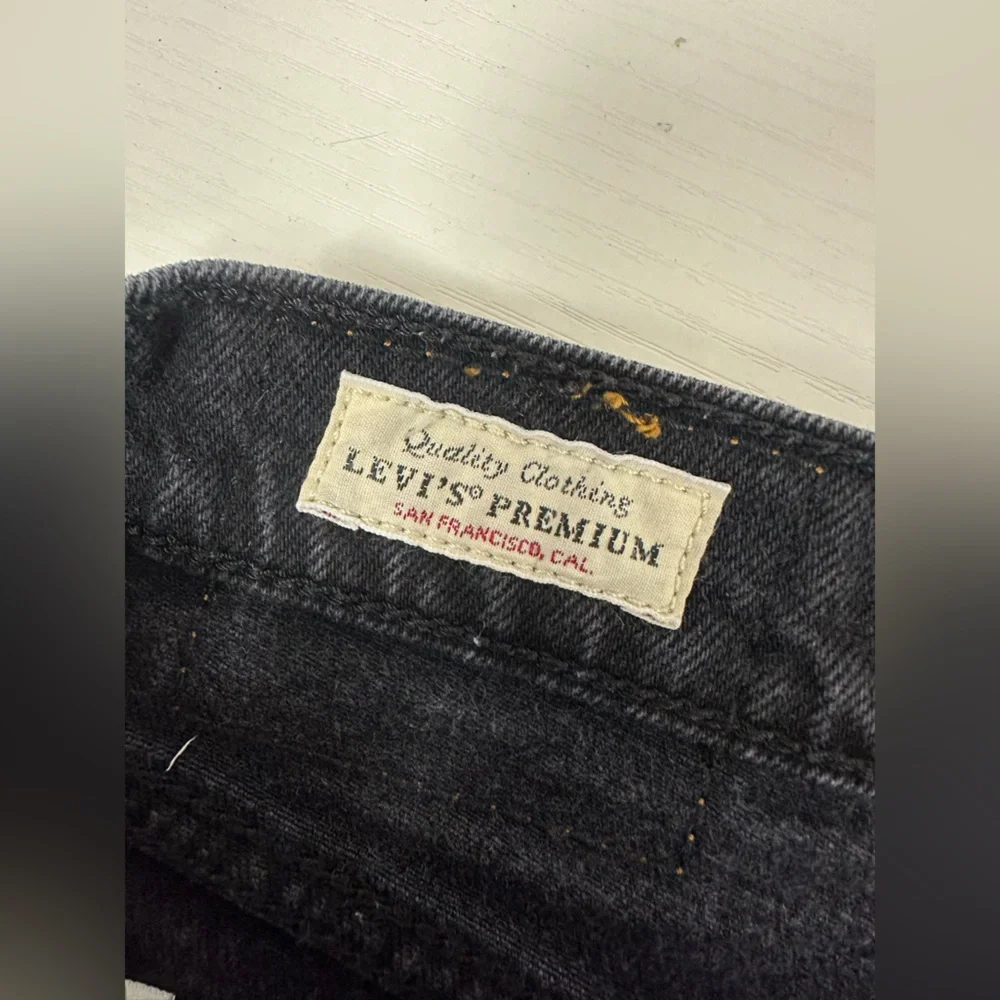 Women's Levi Ribcage Black Denim Shorts Waist Size 29 - Picture 5 of 7